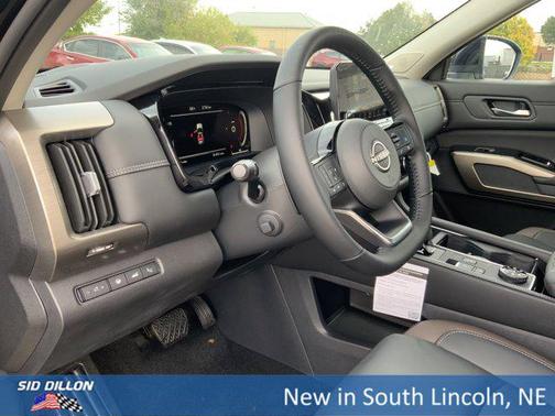 2025 Nissan Pathfinder Platinum 4WD