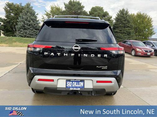 2025 Nissan Pathfinder Platinum 4WD
