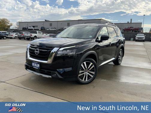 2025 Nissan Pathfinder Platinum 4WD