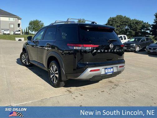 2025 Nissan Pathfinder SL 4WD