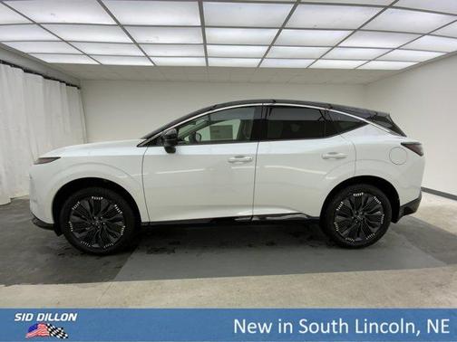 White / Black 2026 Nissan Murano Platinum