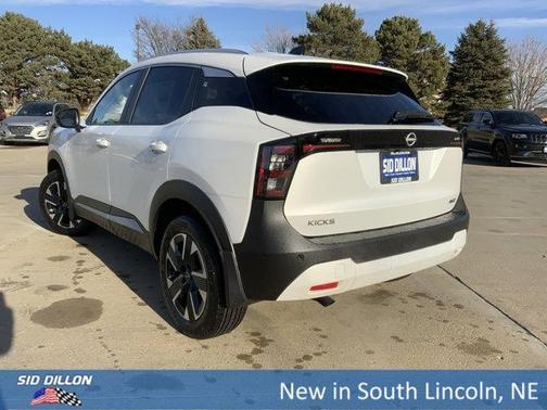 Aspen White Tri 2026 Nissan Kicks SV