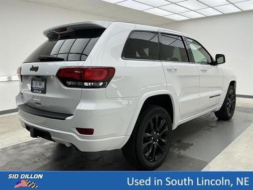Bright White Clearcoat 2021 Jeep Grand Cherokee Laredo X