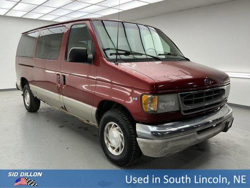 2001 Ford E150 Base