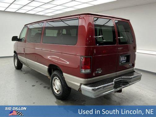 2001 Ford E150 Base