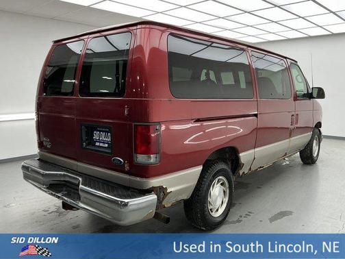 2001 Ford E150 Base