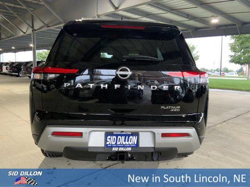 2025 Nissan Pathfinder Platinum 4WD