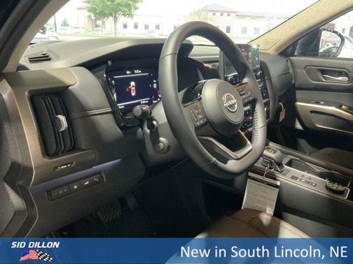 2025 Nissan Pathfinder Platinum 4WD