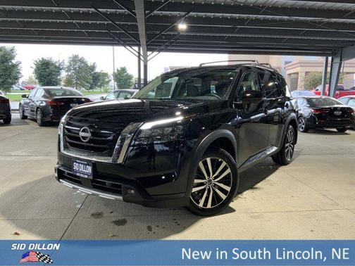2025 Nissan Pathfinder Platinum 4WD