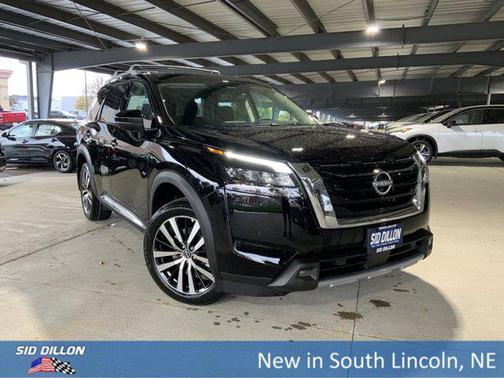 2025 Nissan Pathfinder Platinum 4WD