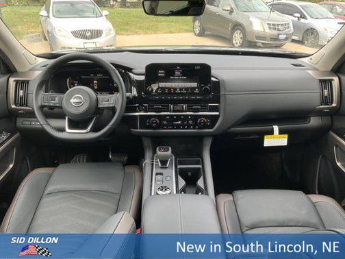 2025 Nissan Pathfinder Platinum 4WD
