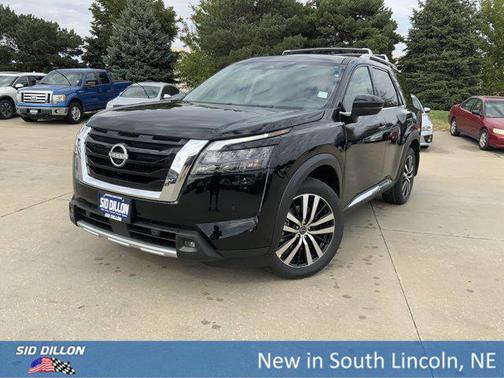 2025 Nissan Pathfinder Platinum 4WD