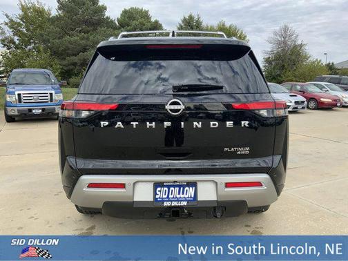 2025 Nissan Pathfinder Platinum 4WD