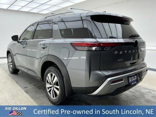 2022 Nissan Pathfinder SL 4WD