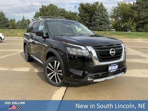 2025 Nissan Pathfinder Platinum 4WD