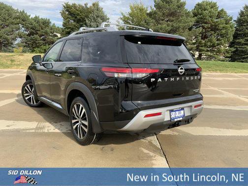 2025 Nissan Pathfinder Platinum 4WD