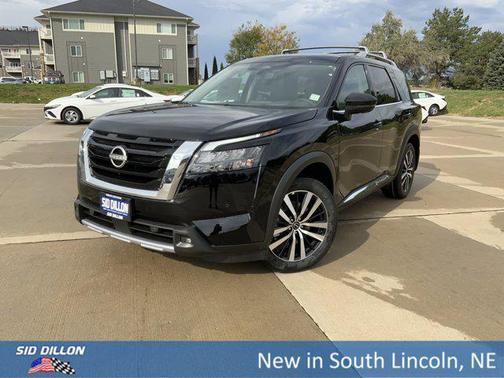 2025 Nissan Pathfinder Platinum 4WD