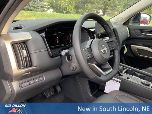 2025 Nissan Pathfinder Platinum 4WD