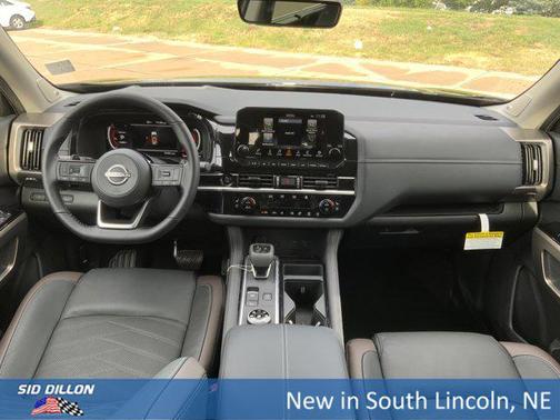 2025 Nissan Pathfinder Platinum 4WD