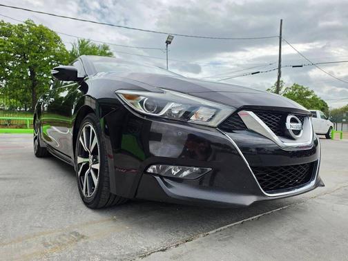 Black 2017 Nissan Maxima 3.5 SL