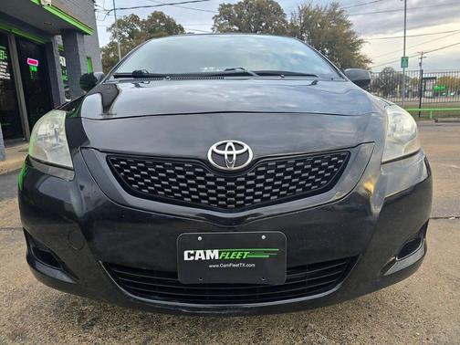 2012 Toyota Yaris LE