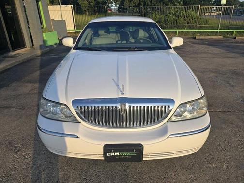 2004 Lincoln Town Car Signature