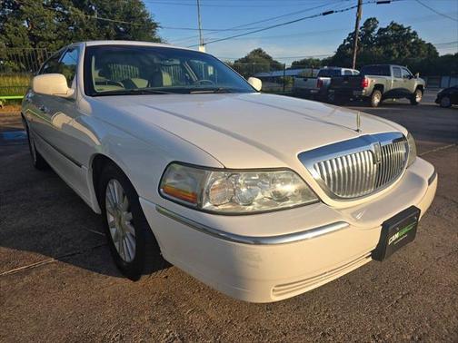 2004 Lincoln Town Car Signature