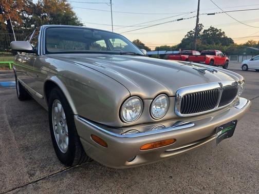 1999 Jaguar XJ Base