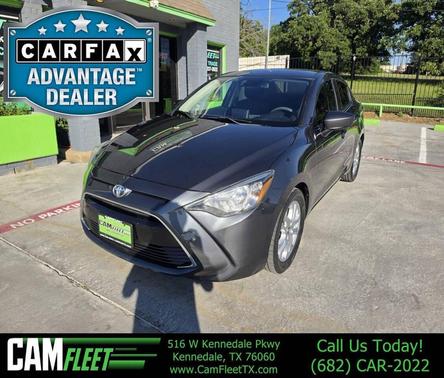 Graphite 2017 Toyota Yaris iA Base