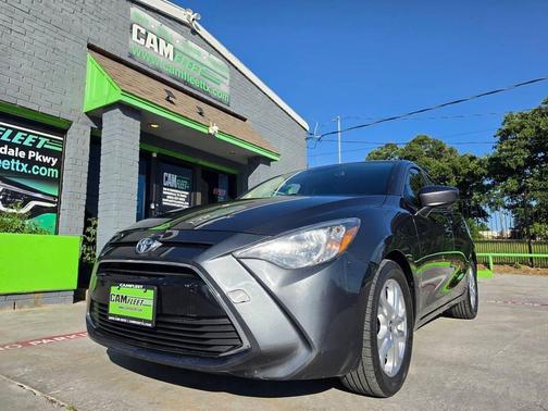 Graphite 2017 Toyota Yaris iA Base