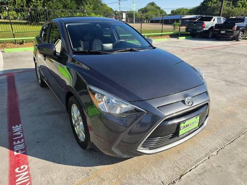 Graphite 2017 Toyota Yaris iA Base