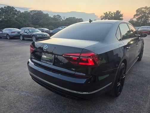 2018 Volkswagen Passat 2.0T R-Line