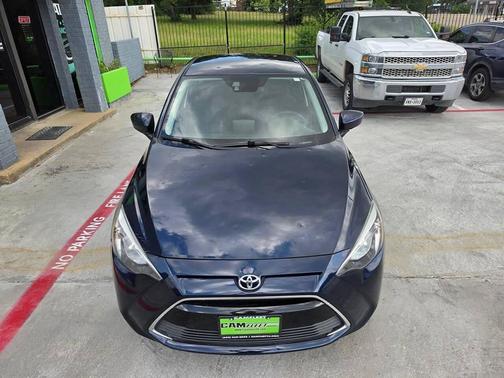 Abyss 2017 Toyota Yaris iA Base