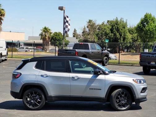 2022 Jeep Compass Altitude FWD