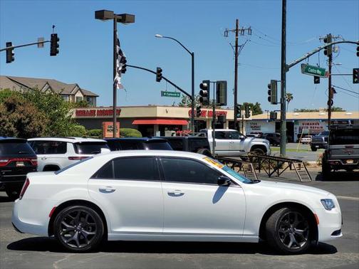 2022 Chrysler 300 Touring