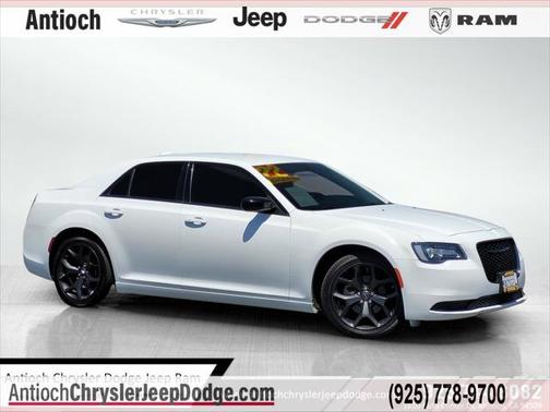 2022 Chrysler 300 Touring