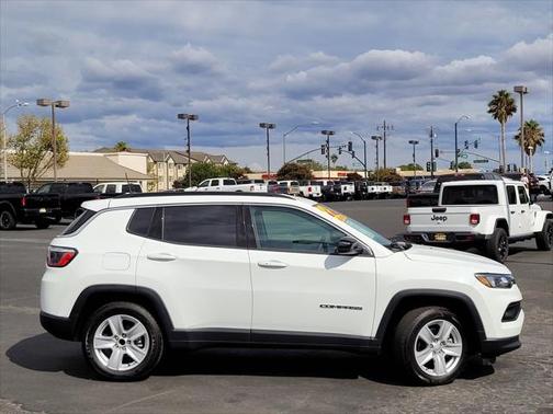 2022 Jeep Compass Latitude FWD