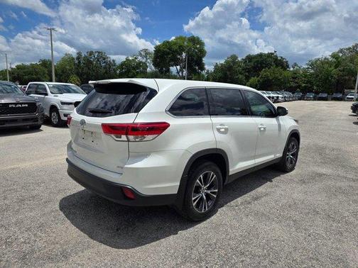 Blizzard Pearl 2019 Toyota Highlander LE