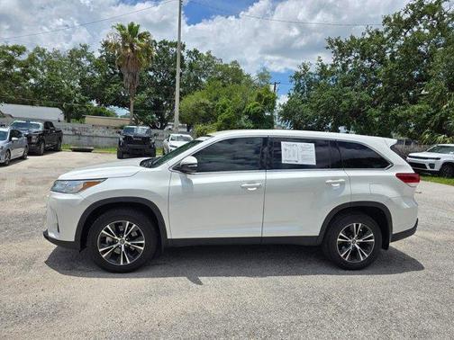Blizzard Pearl 2019 Toyota Highlander LE