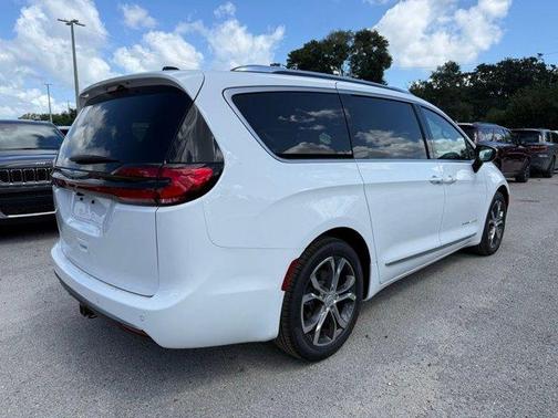 2026 Chrysler Pacifica Pinnacle