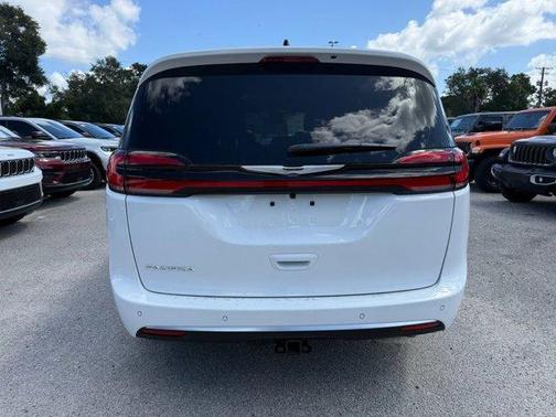 2026 Chrysler Pacifica Pinnacle