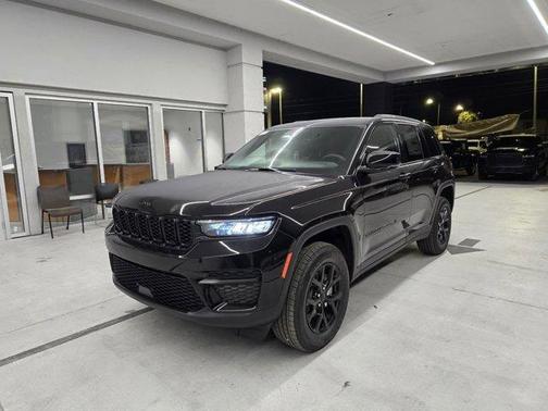 2025 Jeep Grand Cherokee Laredo X