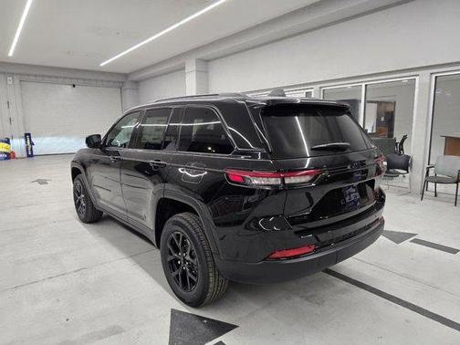 2025 Jeep Grand Cherokee Laredo X