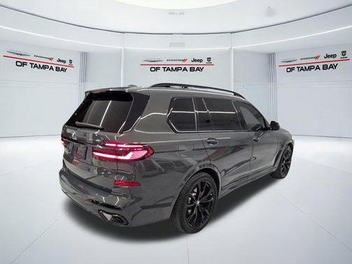 Gray Metallic 2025 BMW X7 xDrive40i
