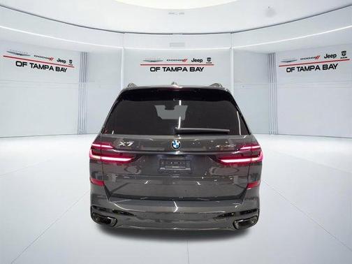 Gray Metallic 2025 BMW X7 xDrive40i
