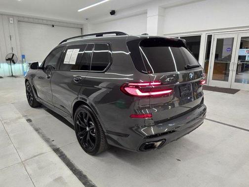 Gray Metallic 2025 BMW X7 xDrive40i