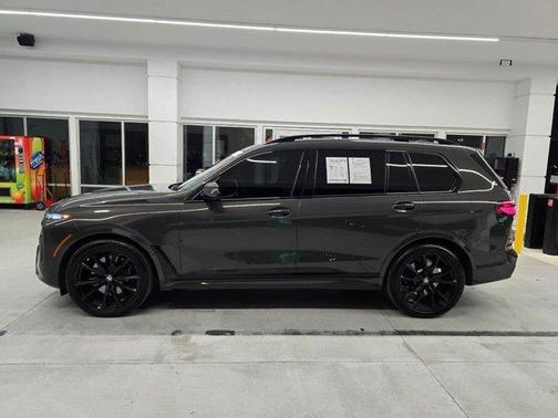 Gray Metallic 2025 BMW X7 xDrive40i