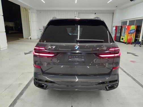 Gray Metallic 2025 BMW X7 xDrive40i