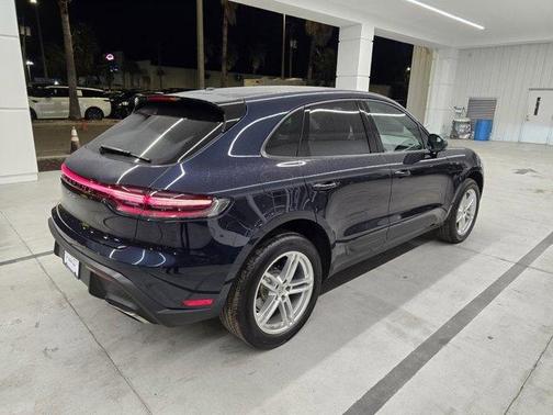 2023 Porsche Macan Base