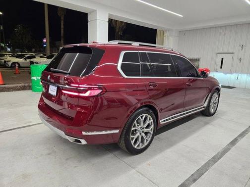 Aventurin Red Metallic 2025 BMW X7 xDrive40i